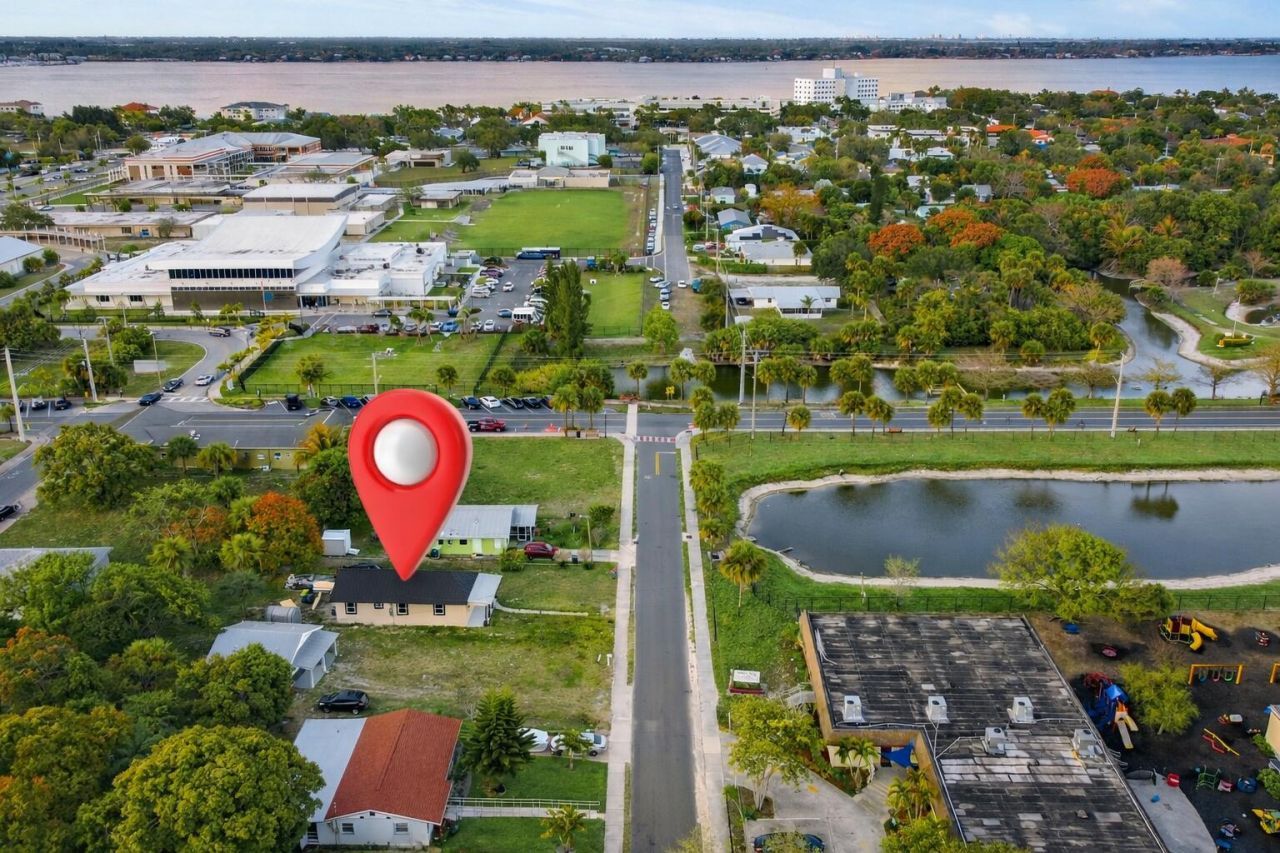 712 SE Bayou Avenue, Stuart, FL 34994 Photo