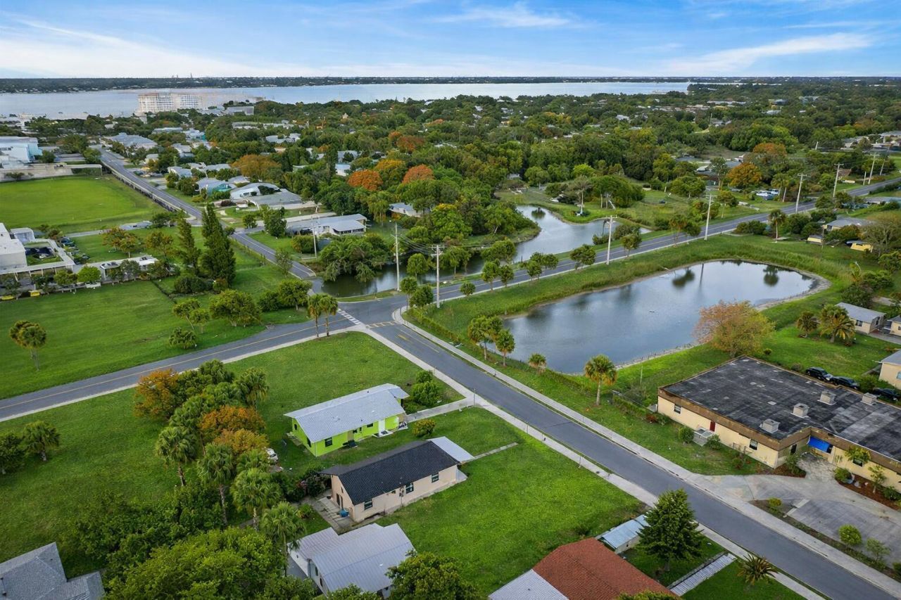 712 SE Bayou Avenue, Stuart, FL 34994 Photo