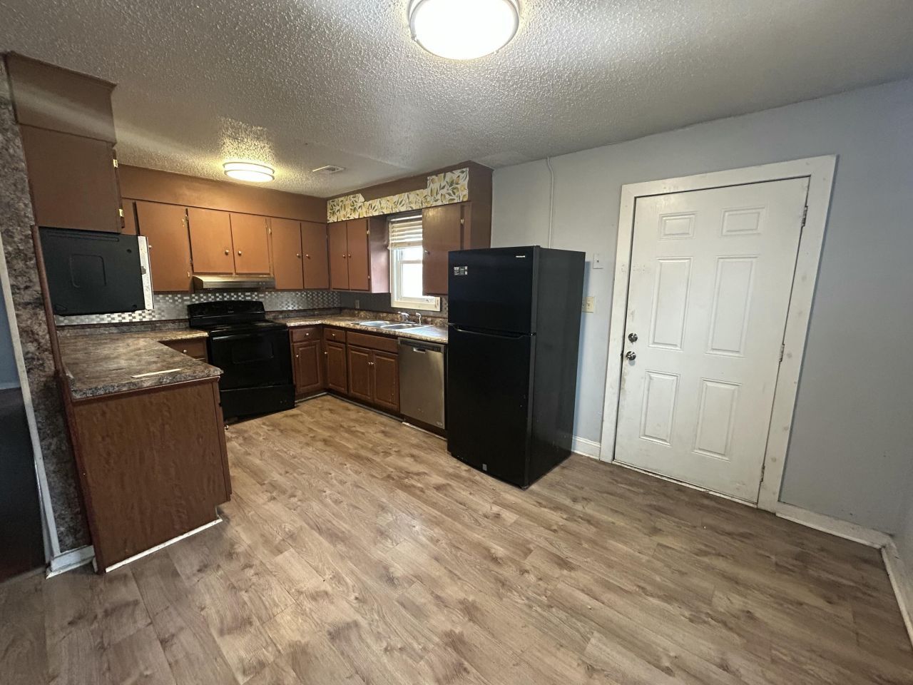 12 Sheppard Street Photo 7