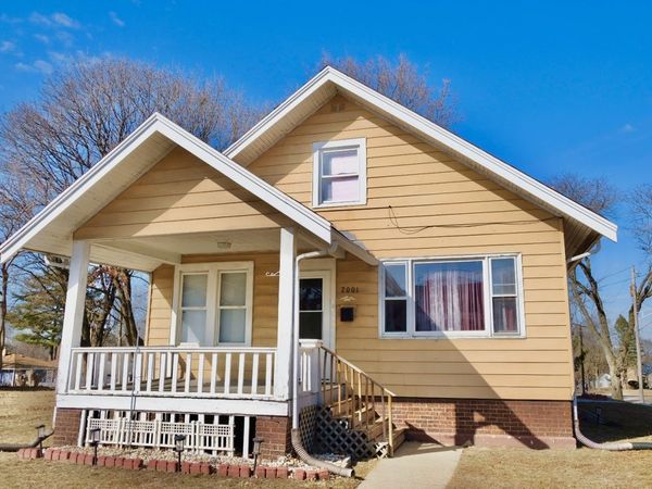 2001 School Street , Rockford, IL 61101