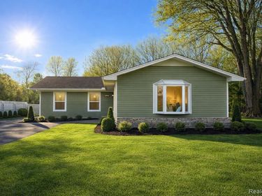 3750 Alida Avenue, Rochester Hills, MI 48309