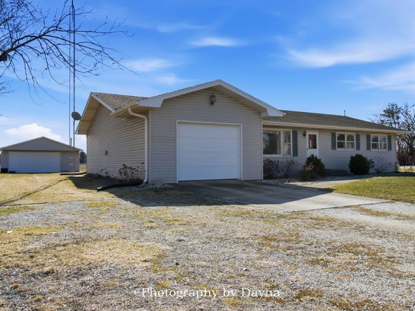 7302 E 3500s Road, St. Anne, IL 60964