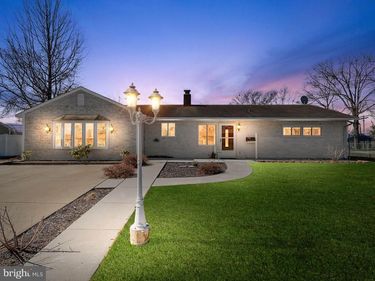 77 GAPING ROCK ROAD, LEVITTOWN, PA 19057