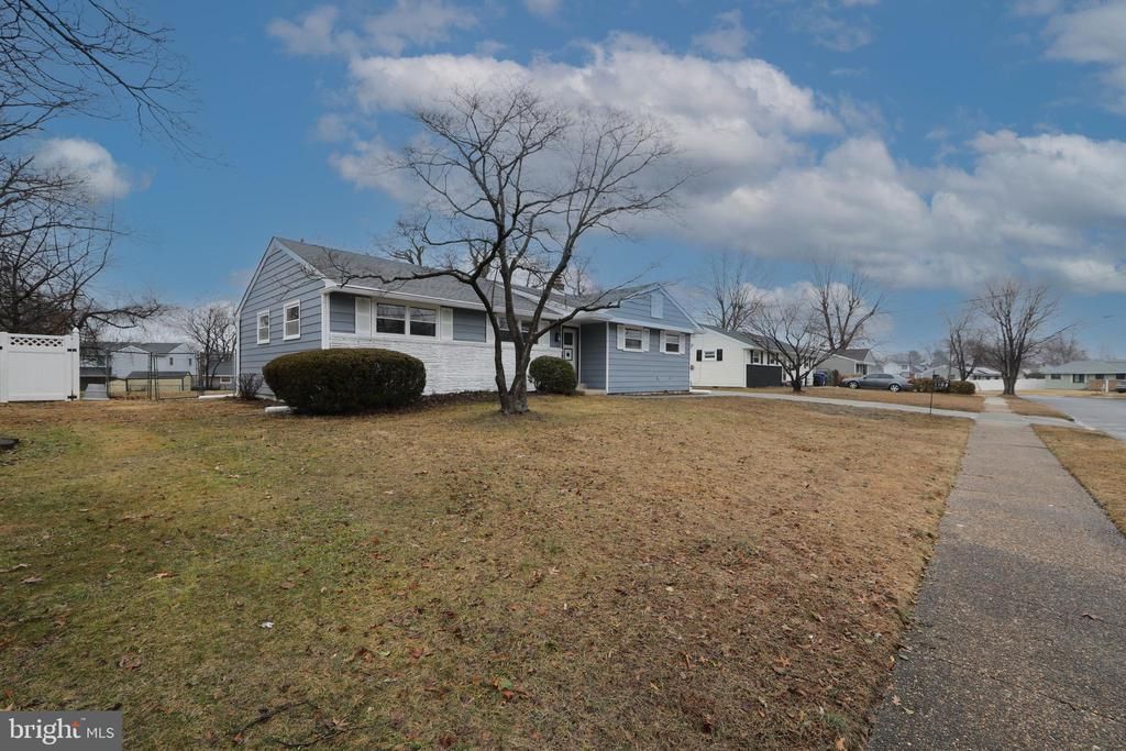 1108 Laurel Road, Beverly, NJ 08010 Main Photo