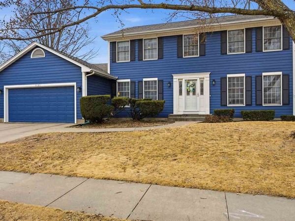 1131 Deerfield Dr., Iowa City, IA 52246