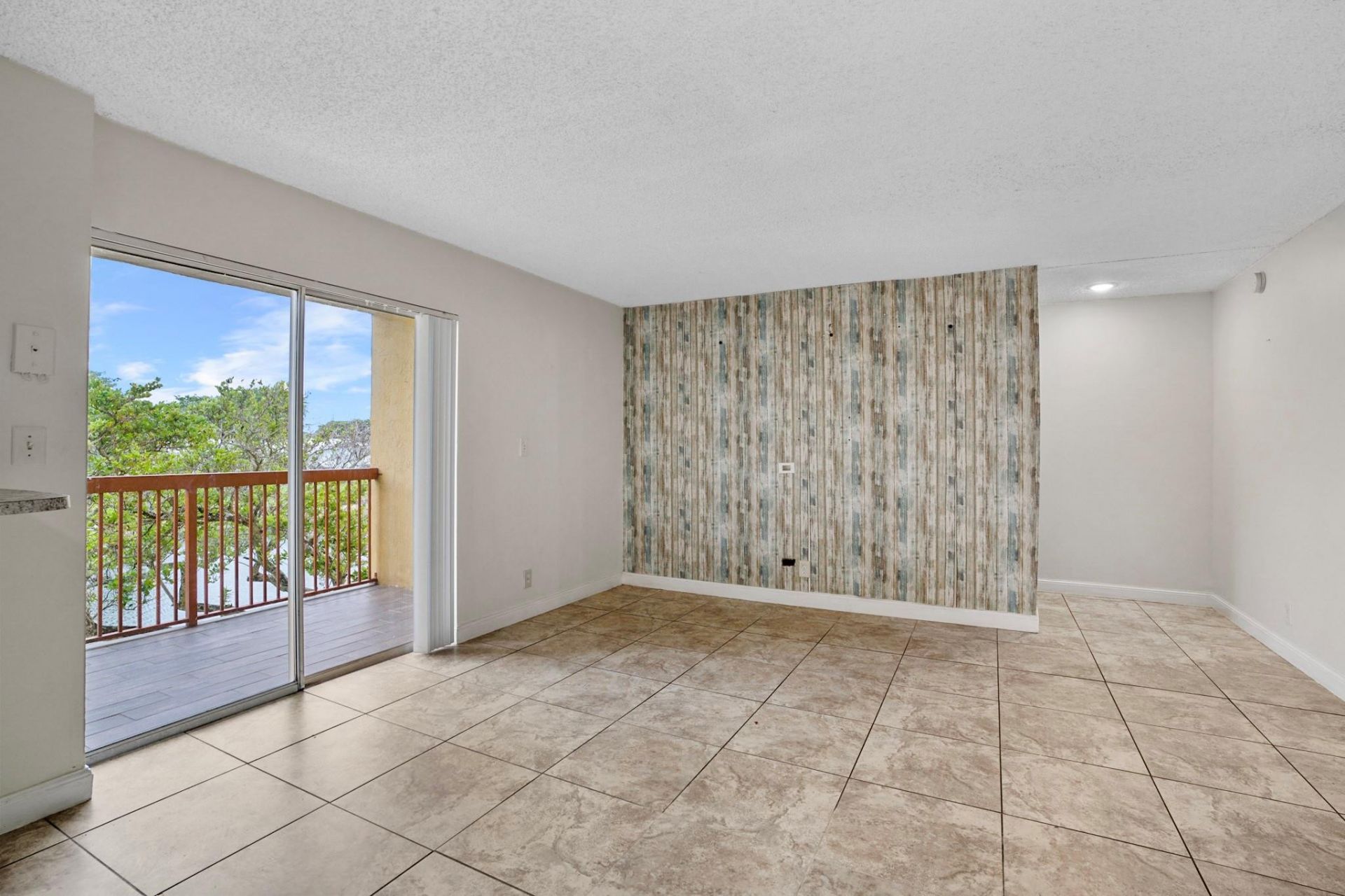 7640 Westwood Drive, Unit 411, Tamarac, FL 33321 Photo