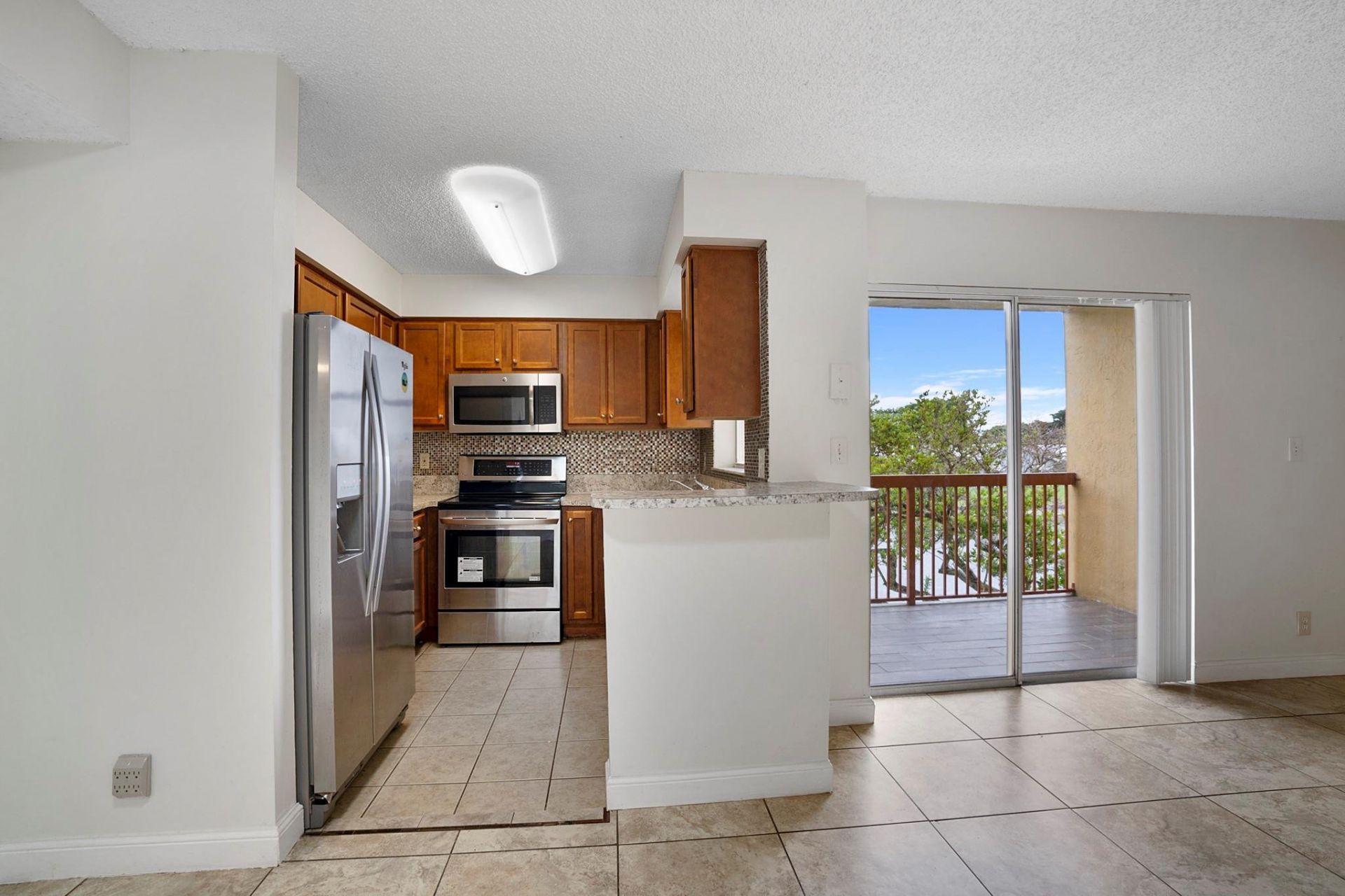 7640 Westwood Drive, Unit 411, Tamarac, FL 33321 Photo