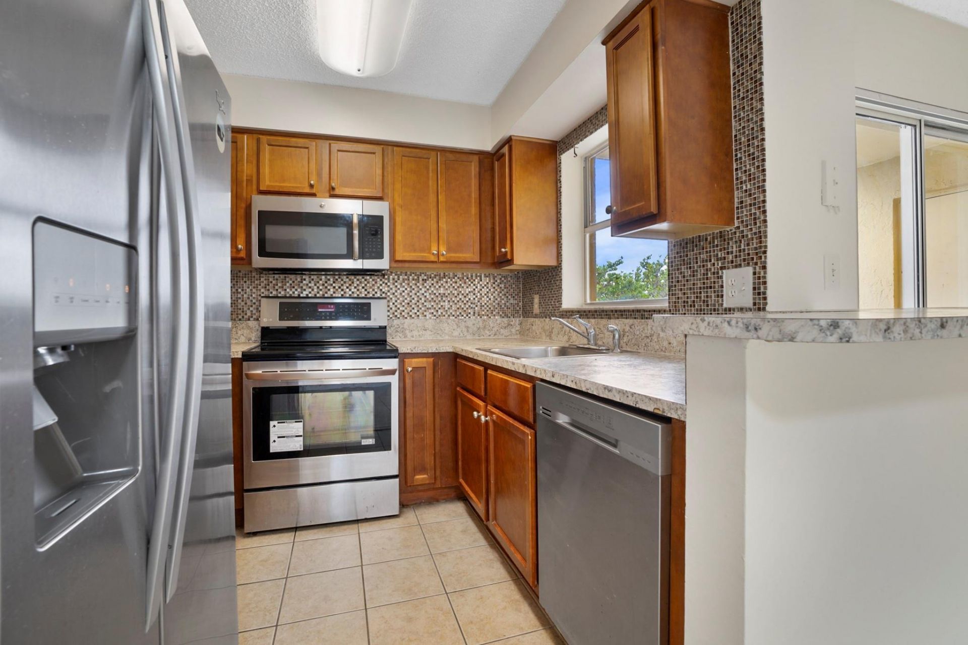 7640 Westwood Drive, Unit 411, Tamarac, FL 33321 Photo