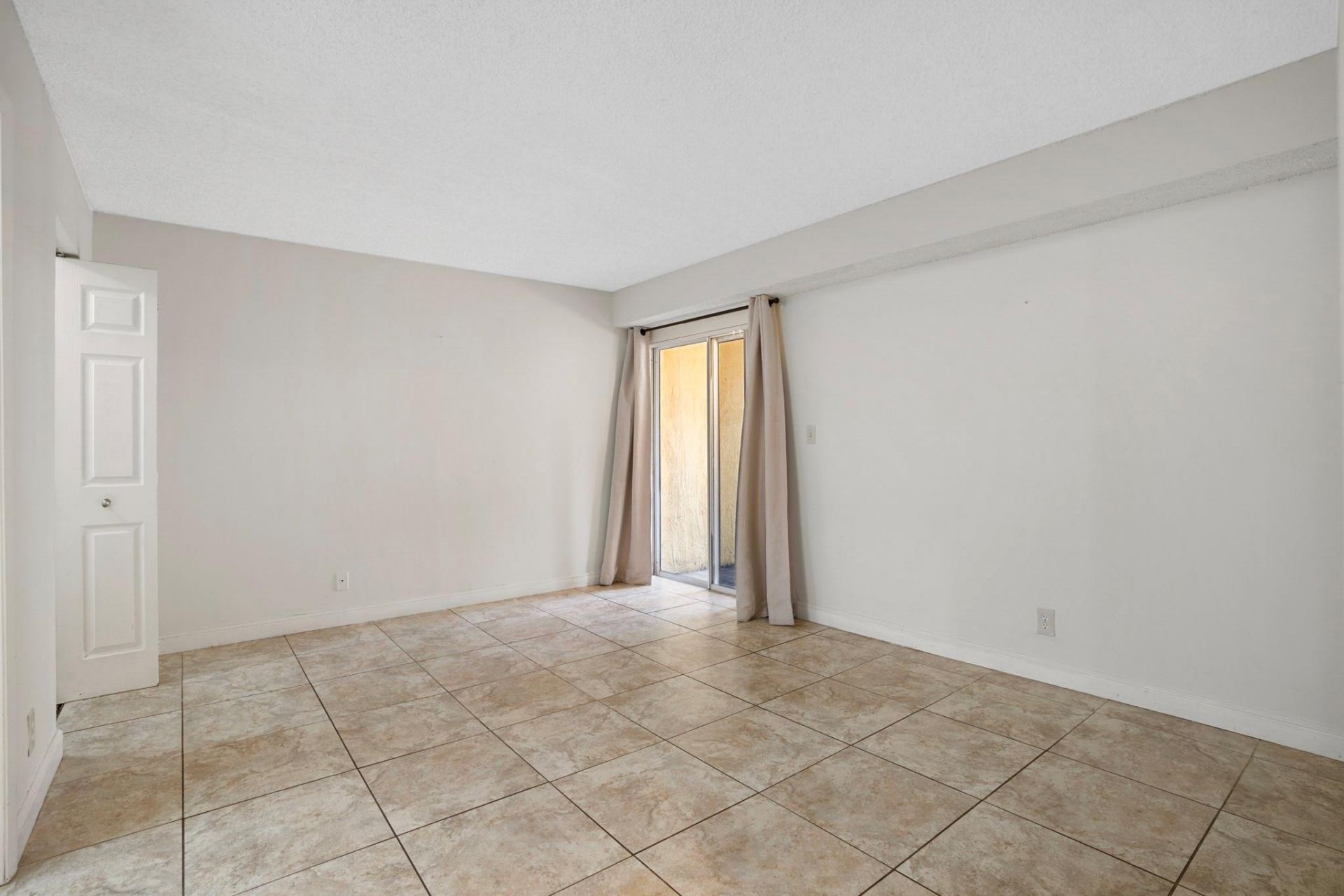 7640 Westwood Drive, Unit 411, Tamarac, FL 33321 Photo