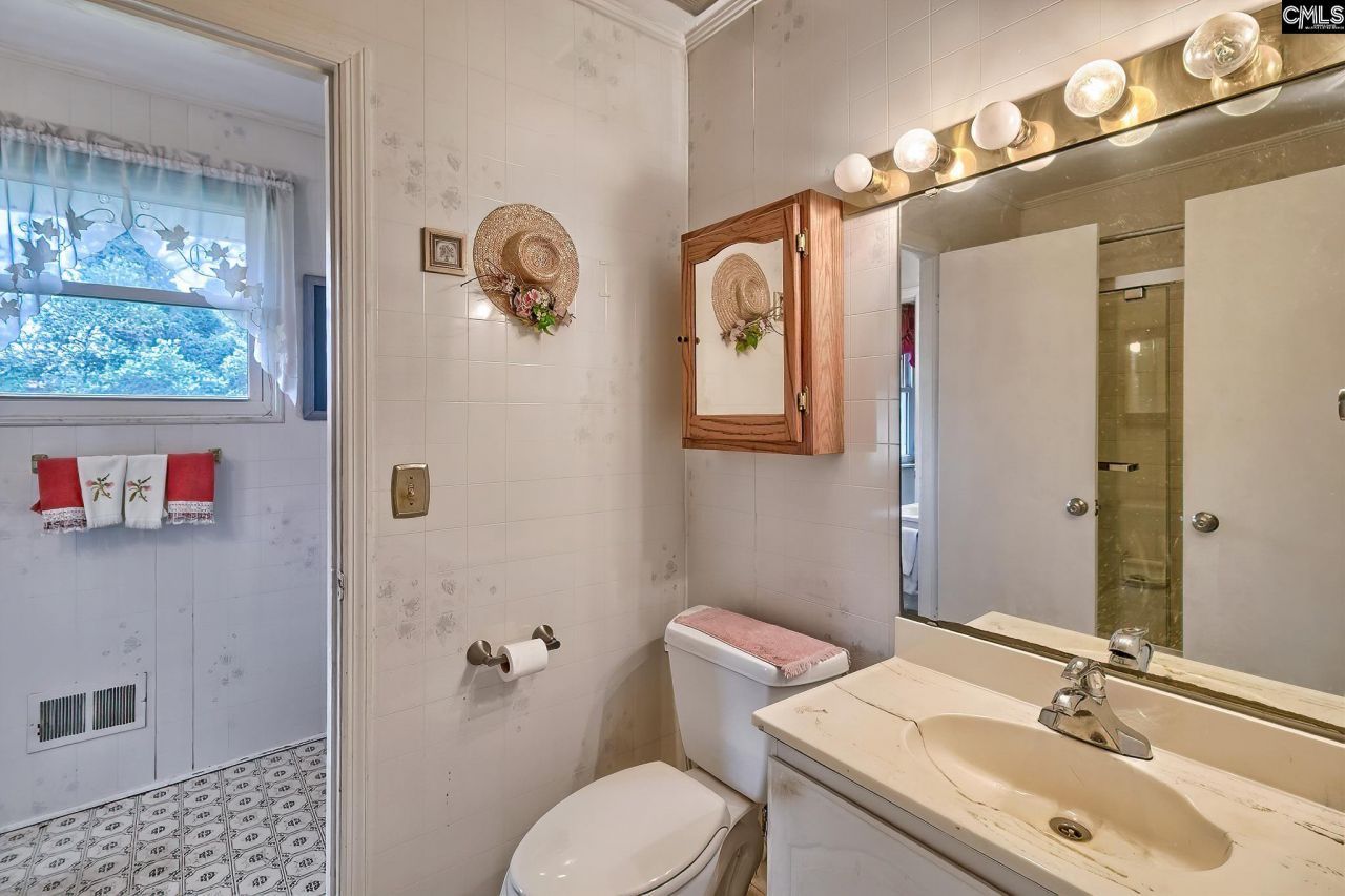 211 Woodvine Drive Photo 14