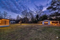 211 Woodvine Drive photo 4