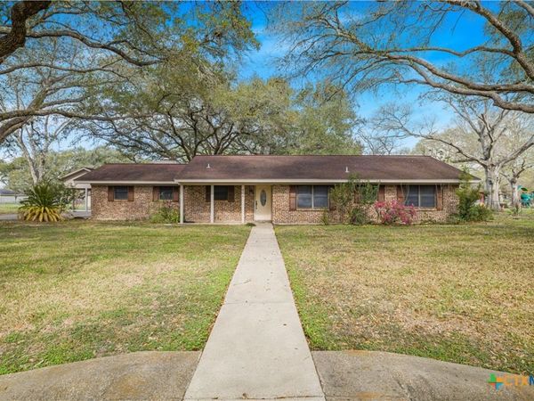 406 Blyth Road , Victoria, TX 77904