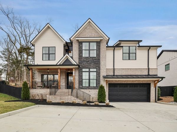 7674 Sawyer Brown Rd, Nashville, TN 37221