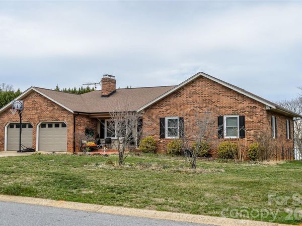 5164 Olde School Drive, Unit 44, Hickory, NC 28602