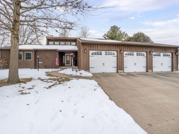 1307 Grandview Ave, Waverly, IA 50677