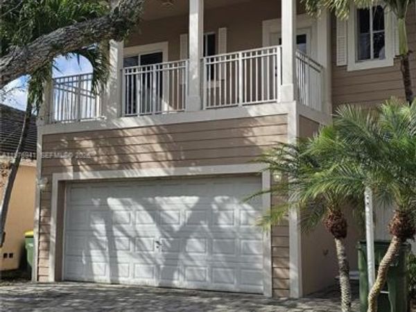 3389 NE 4th St , Homestead, FL 33033