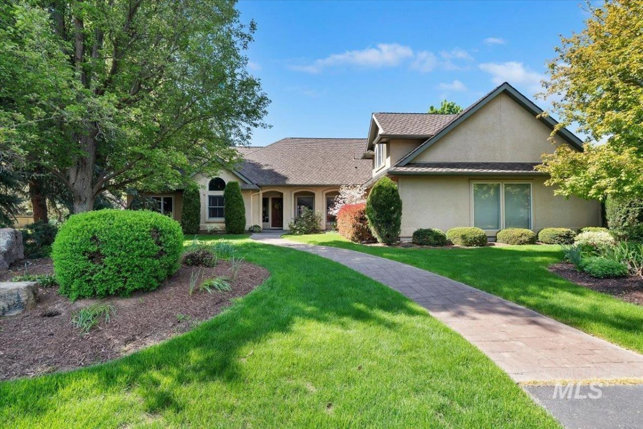 9041 W Woodglade Ln, Garden City, ID 83714 Main Photo