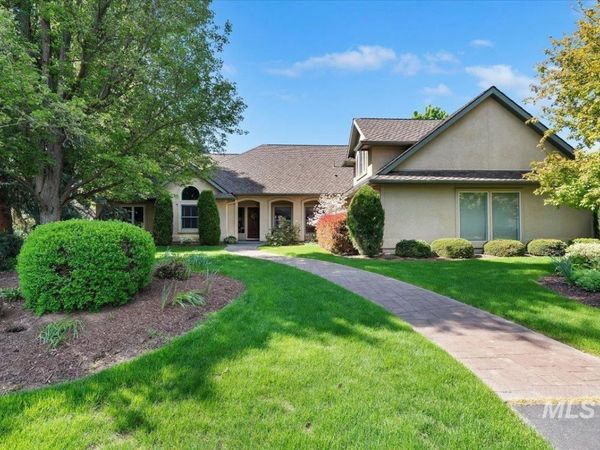 9041 W Woodglade Ln, Garden City, ID 83714