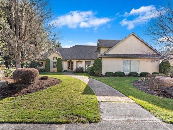 9041 W Woodglade Ln, Garden City, ID 83714