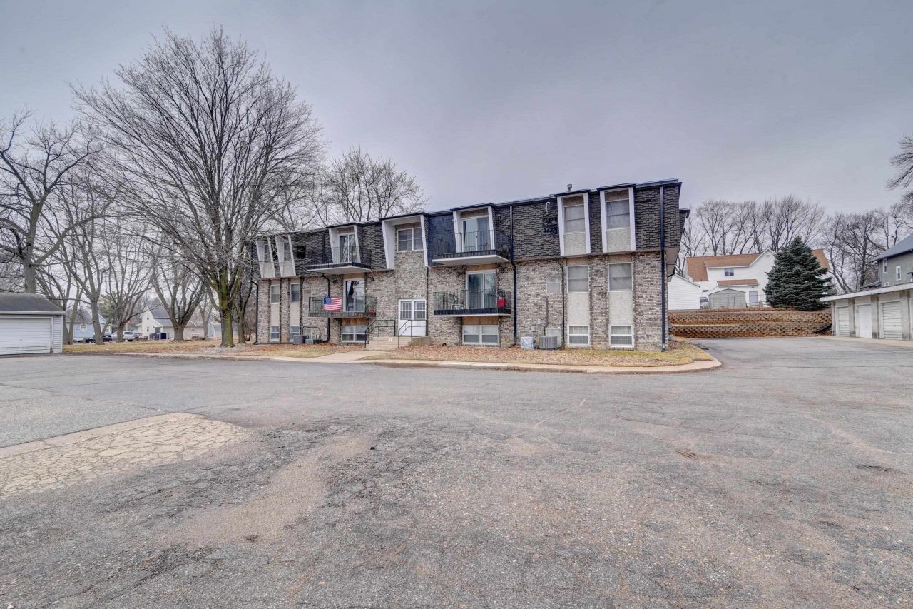 103 N 14th Street, Unit 3, Estherville, IA 51334 Main Photo