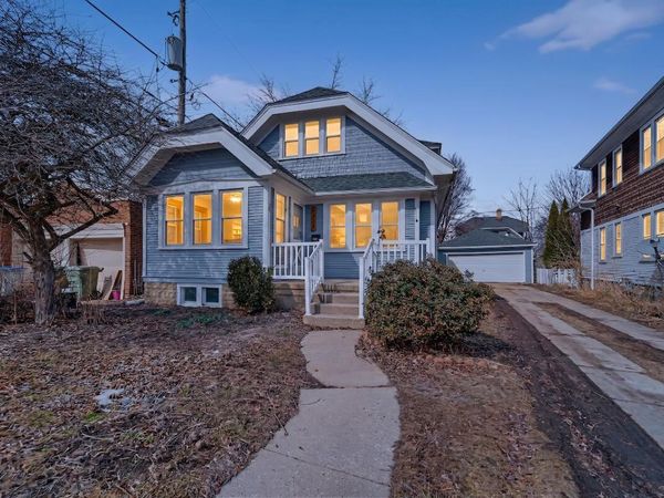 2316 E Malvern PLACE, Milwaukee, WI 53207