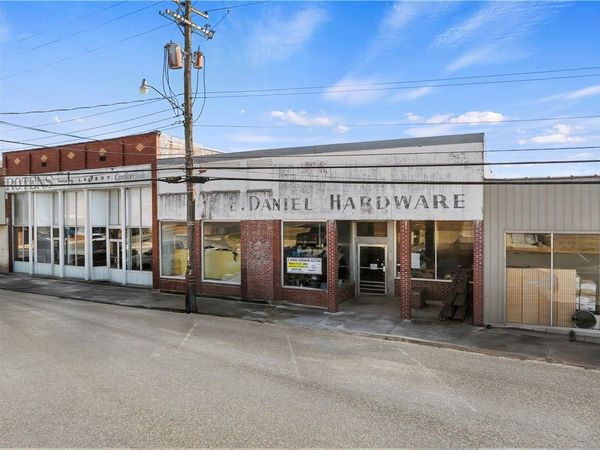 105 W Main Street , Marshall, AR 72650