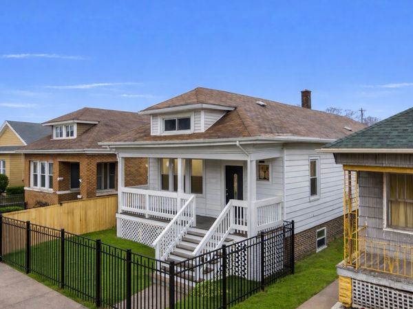 8418 S Essex Avenue , Chicago, IL 60617