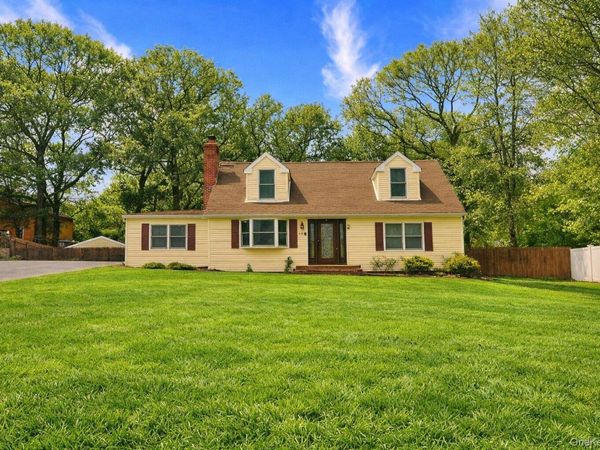 45 Croft Lane, Smithtown, NY 11787