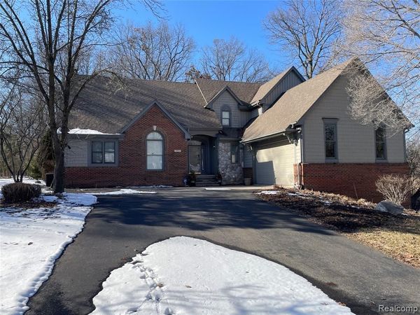 4765 Woodbine Circle S, West Bloomfield Twp, MI 48323