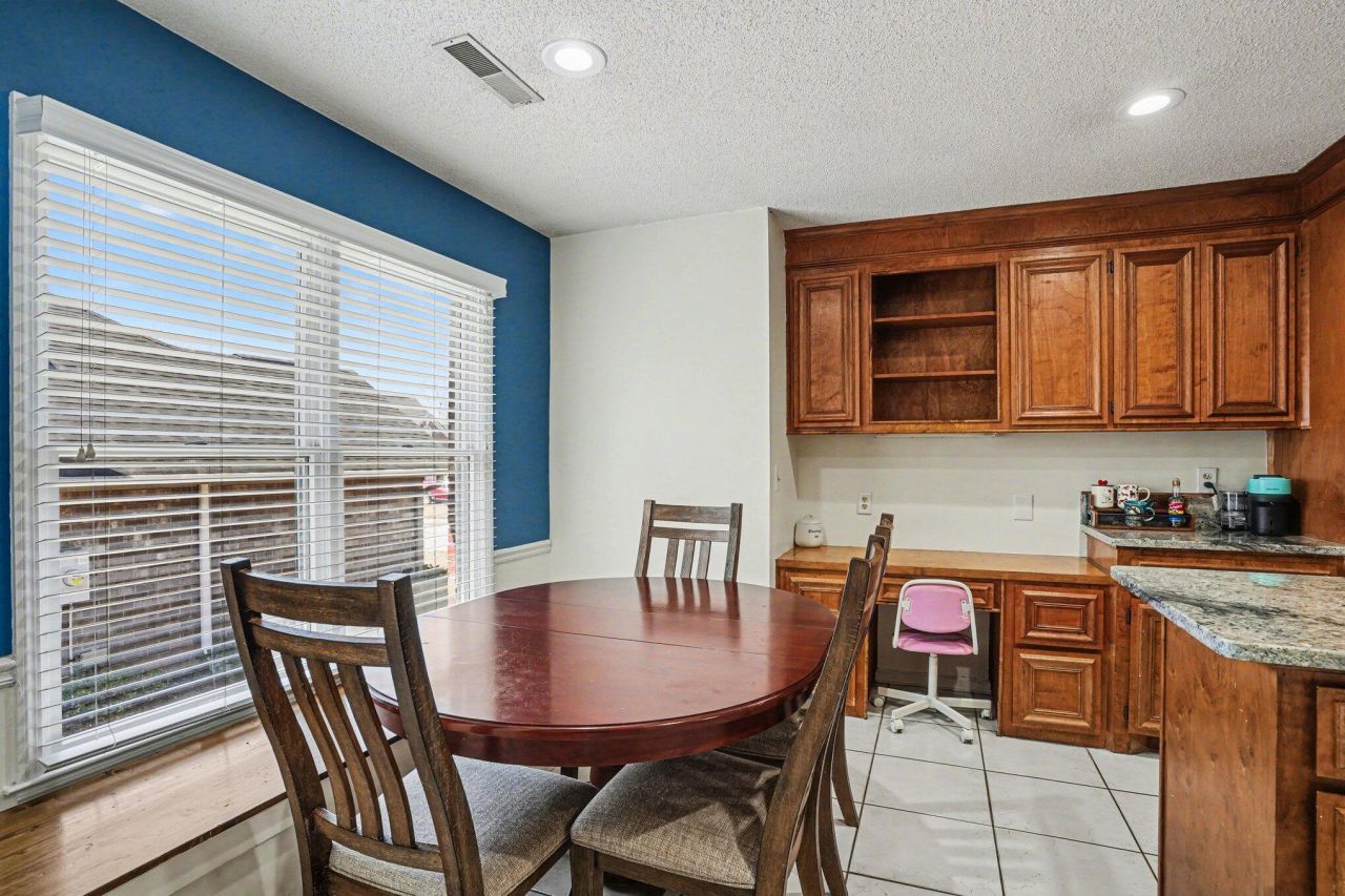 108 Dresden Drive Photo 13