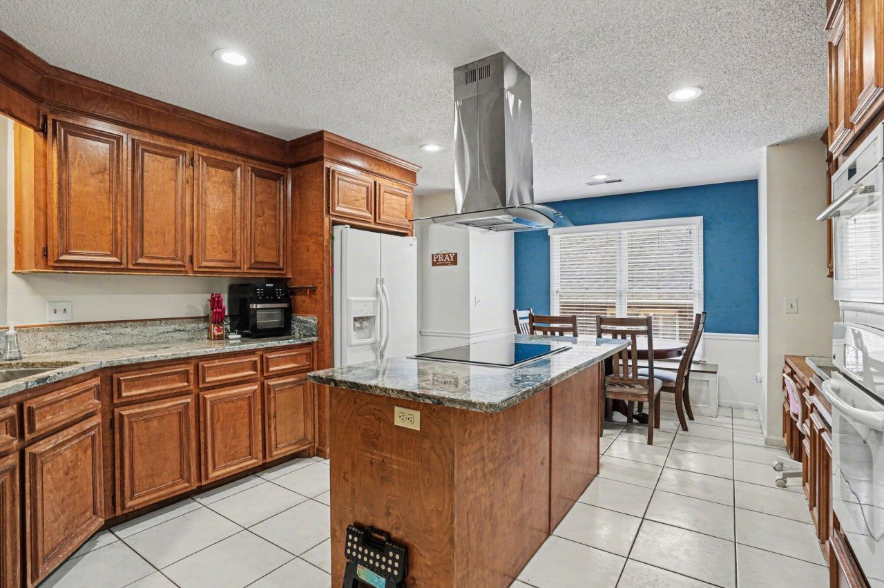 108 Dresden Drive Photo 14