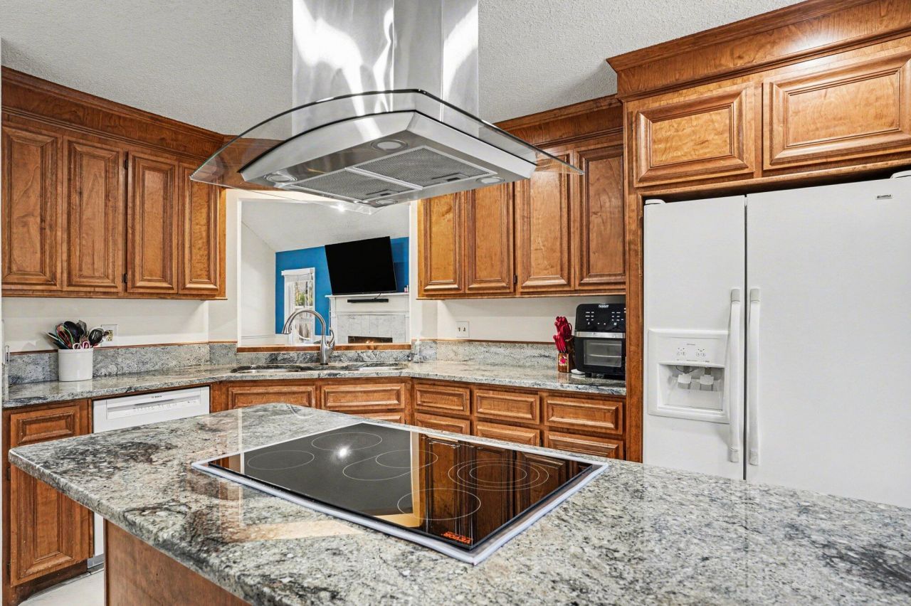 108 Dresden Drive Photo 17