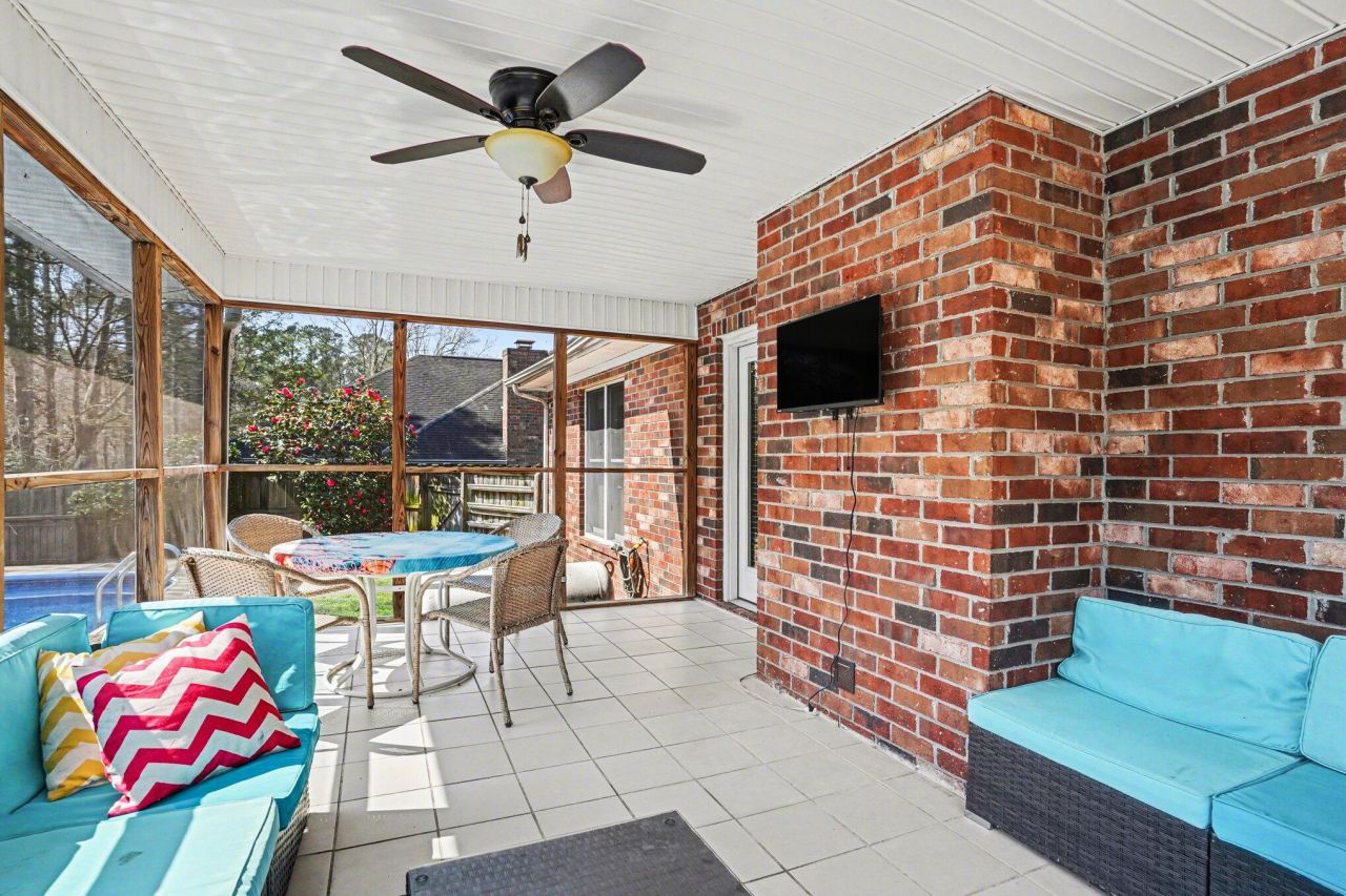 108 Dresden Drive Photo 19