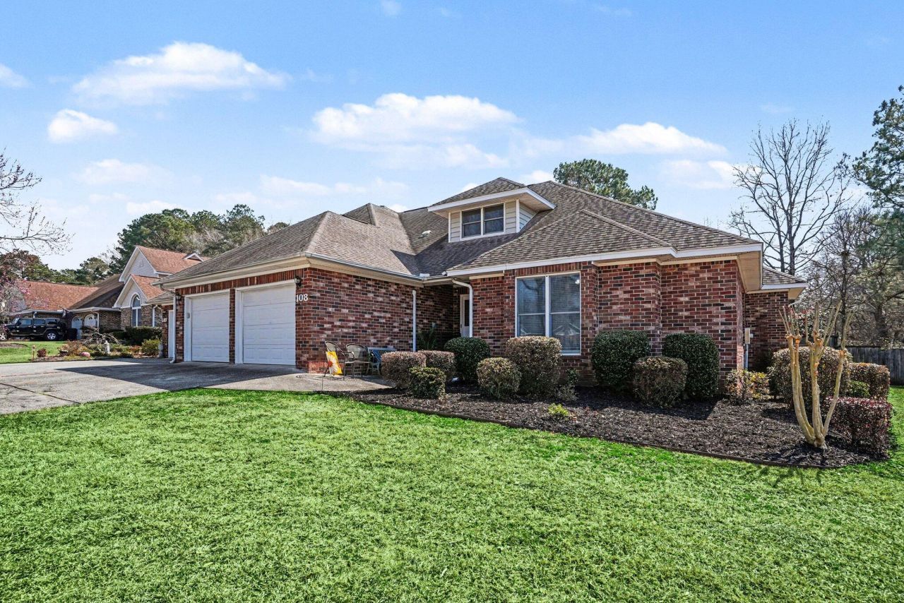 108 Dresden Drive Photo 2