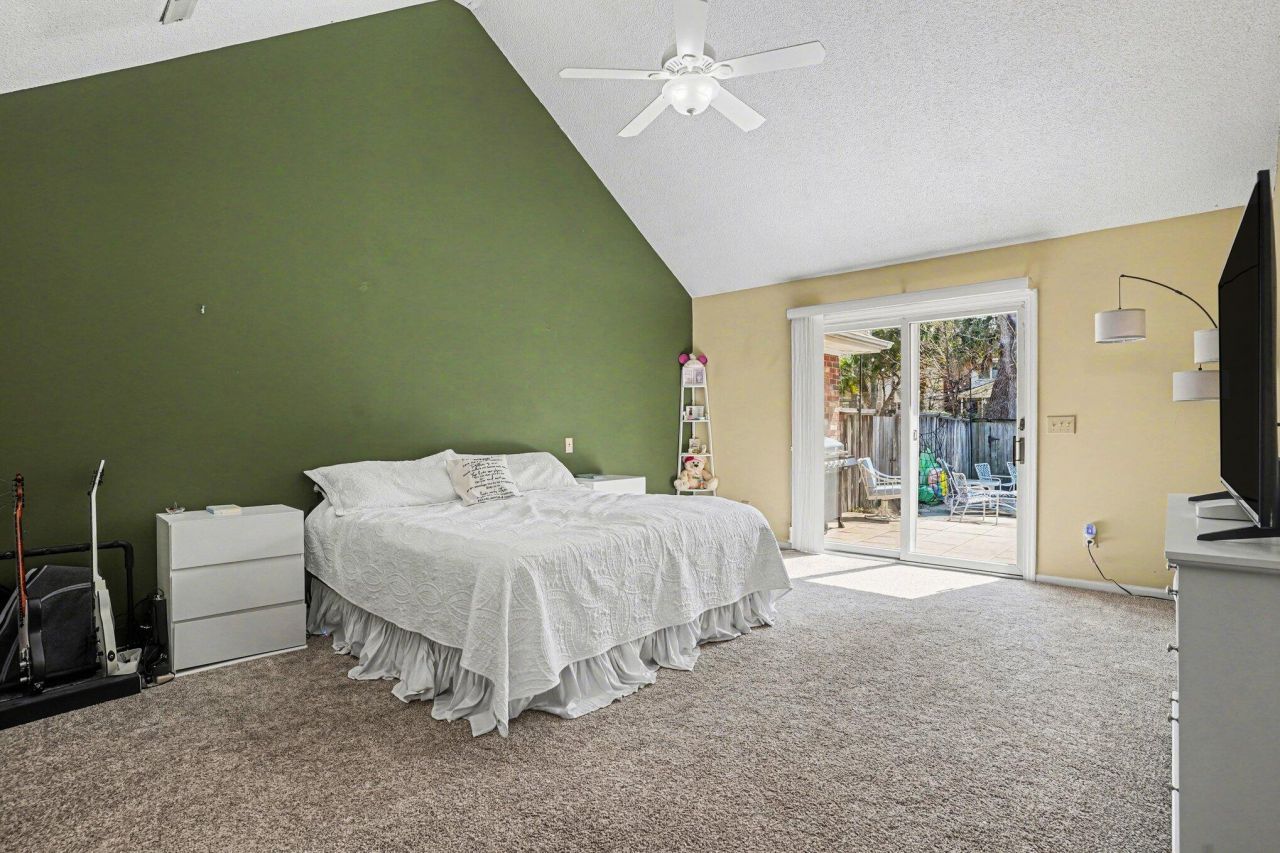 108 Dresden Drive Photo 21