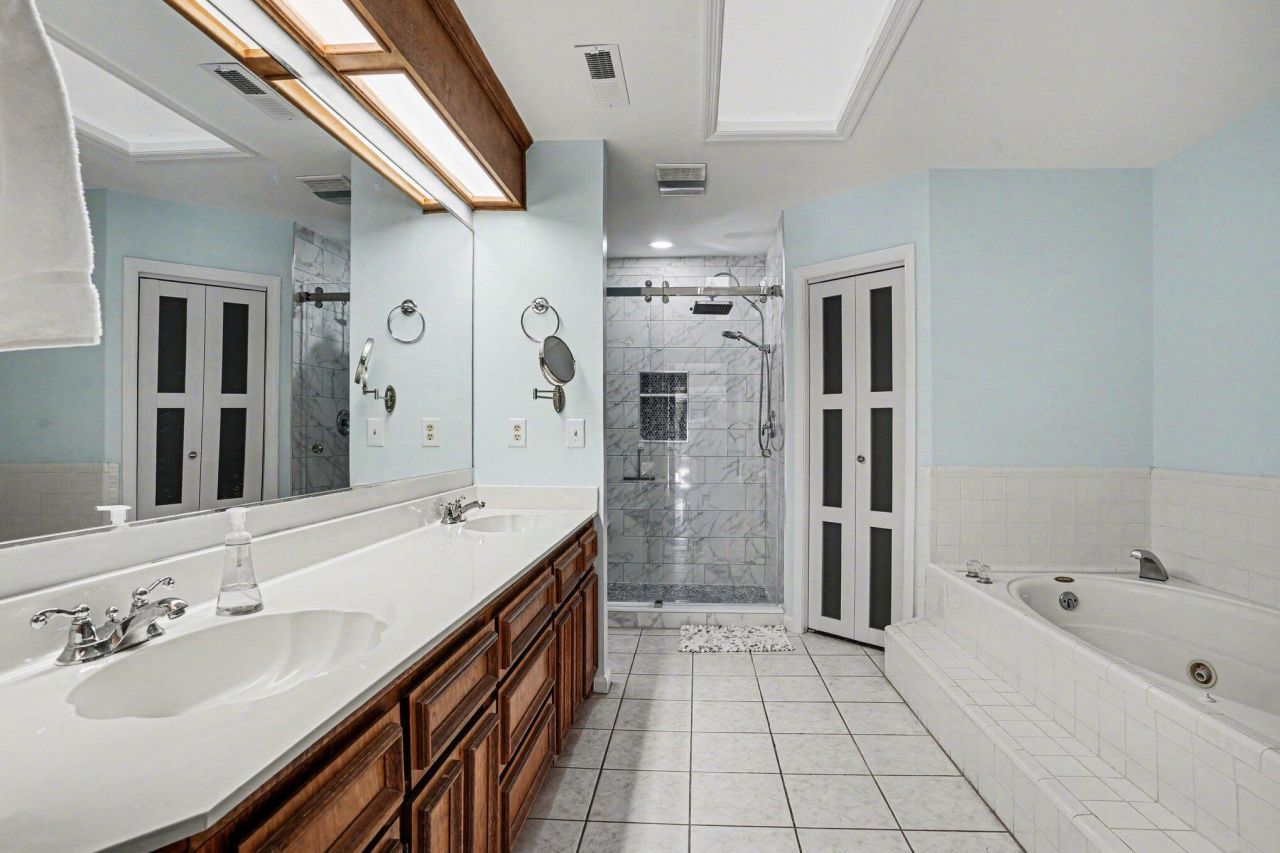 108 Dresden Drive Photo 24