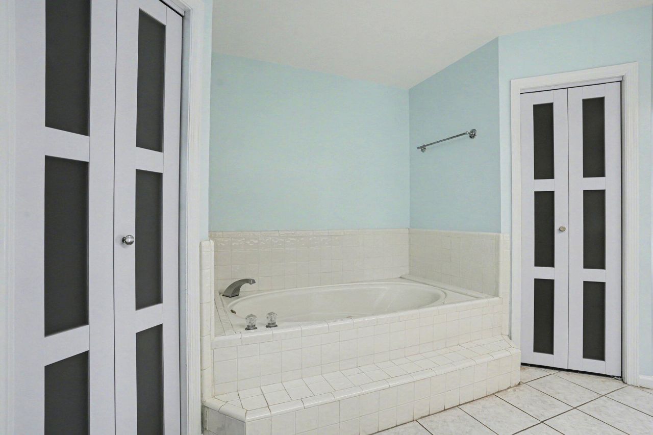 108 Dresden Drive Photo 25