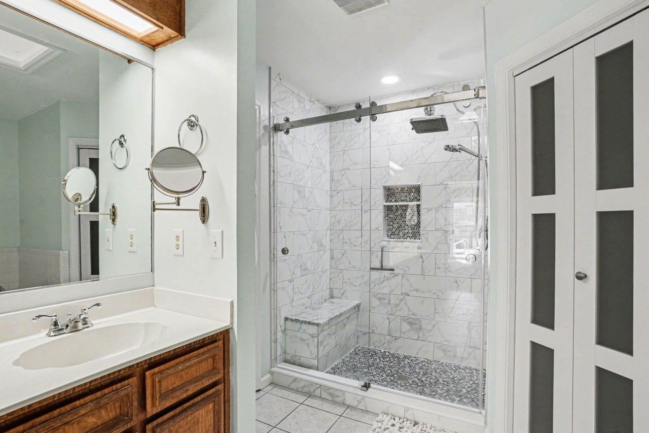 108 Dresden Drive Photo 26