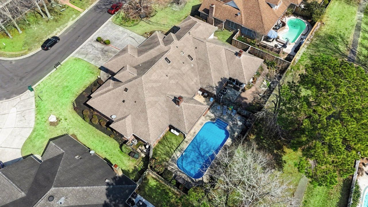 108 Dresden Drive Photo 3