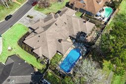 108 Dresden Drive photo 4