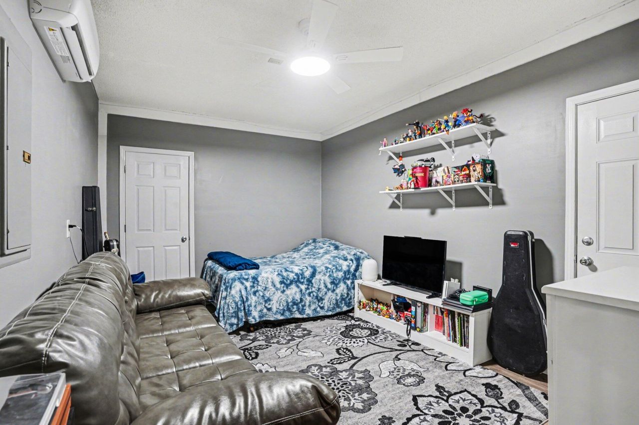 108 Dresden Drive Photo 32