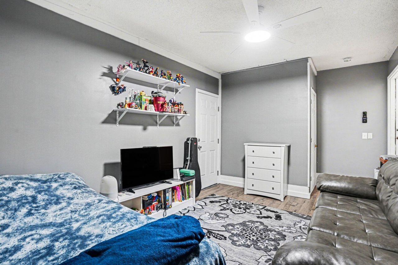 108 Dresden Drive Photo 33