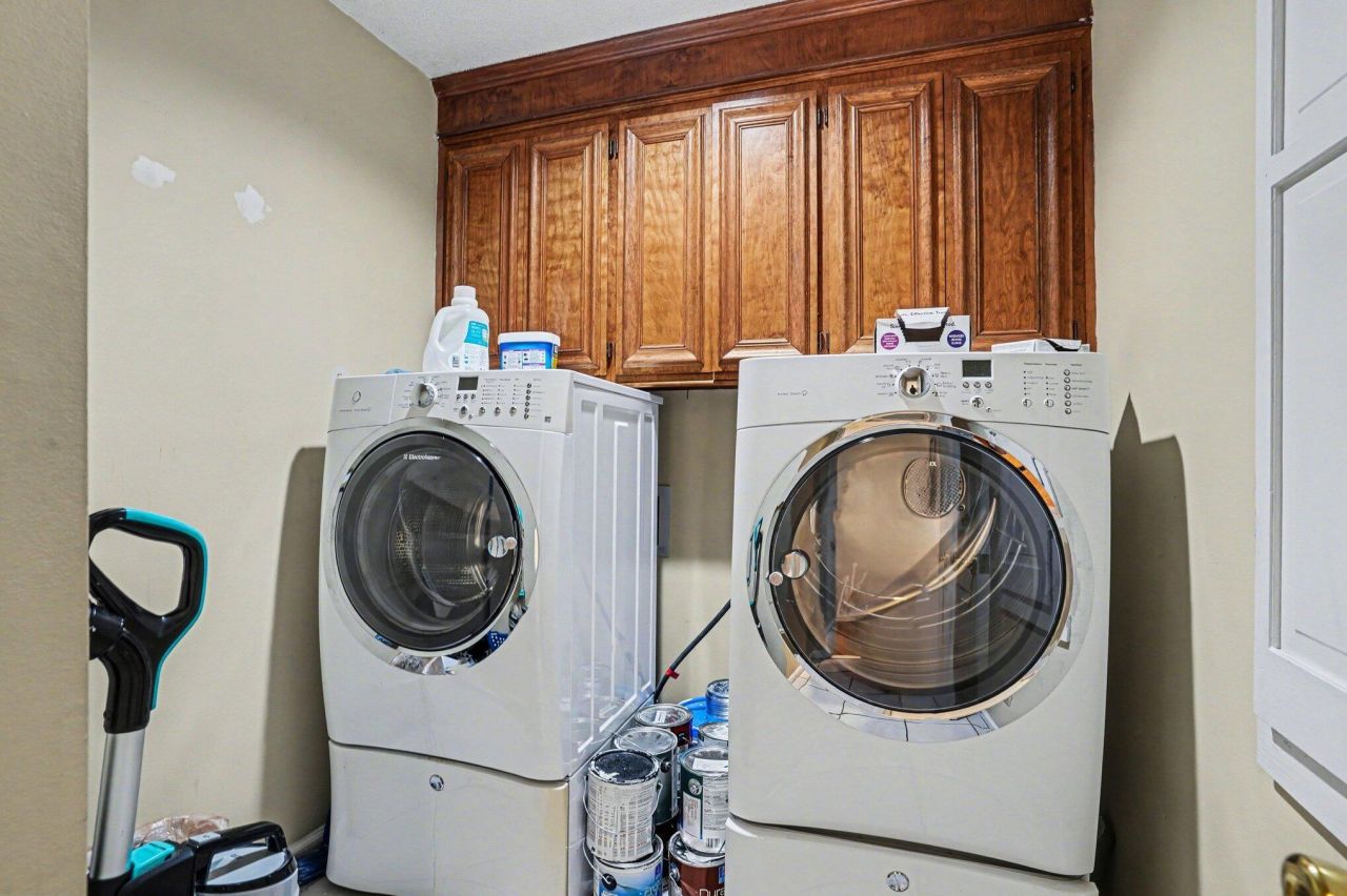 108 Dresden Drive Photo 36