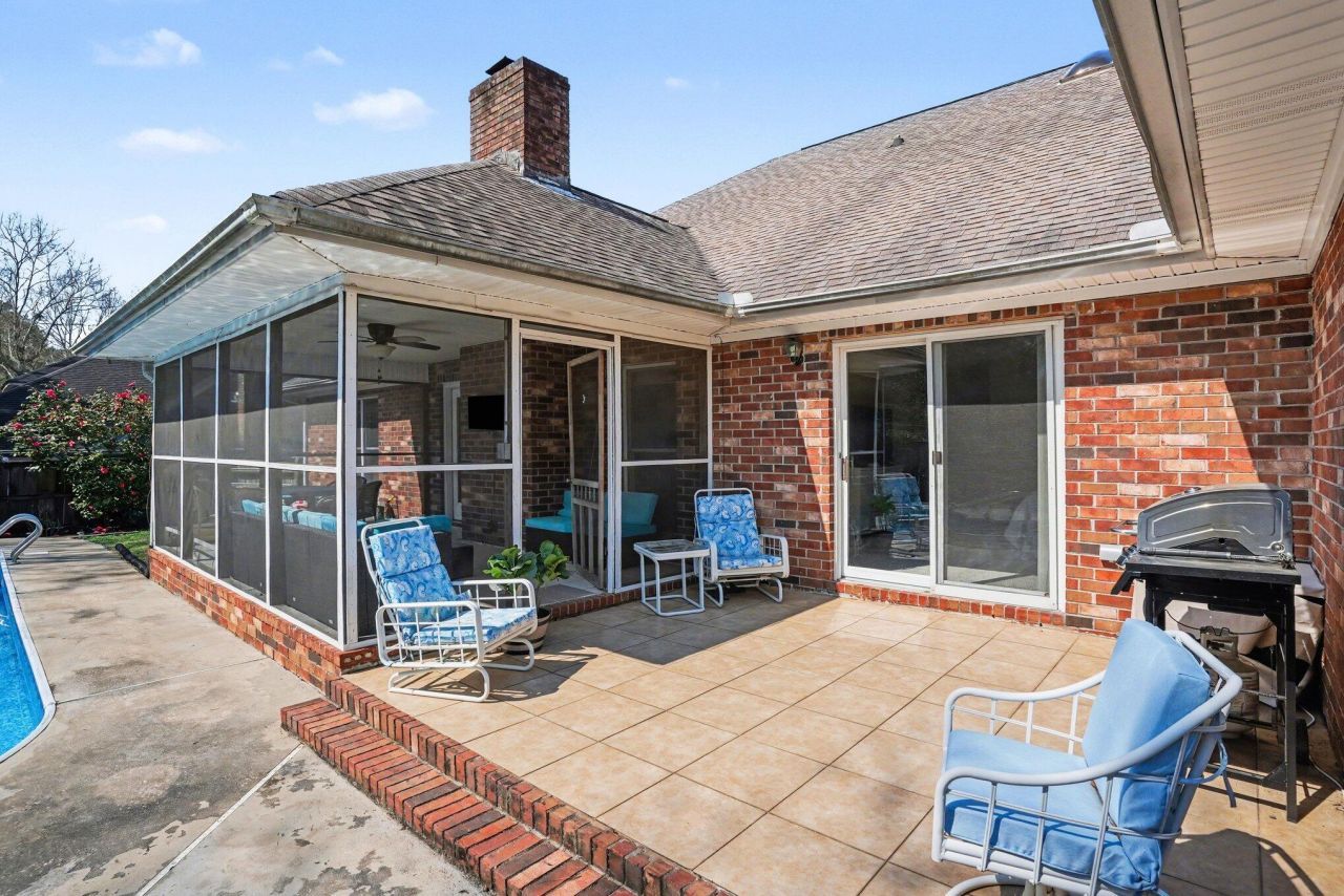 108 Dresden Drive Photo 37