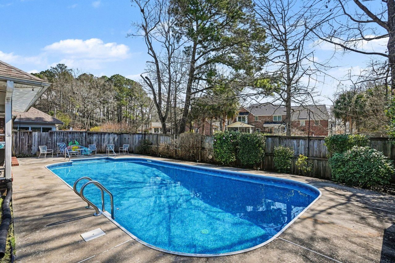 108 Dresden Drive Photo 38