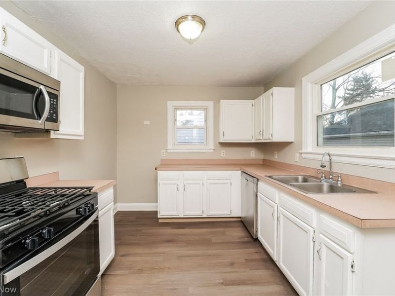 130 Taft Avenue, Elyria, OH 44035 Photo 6