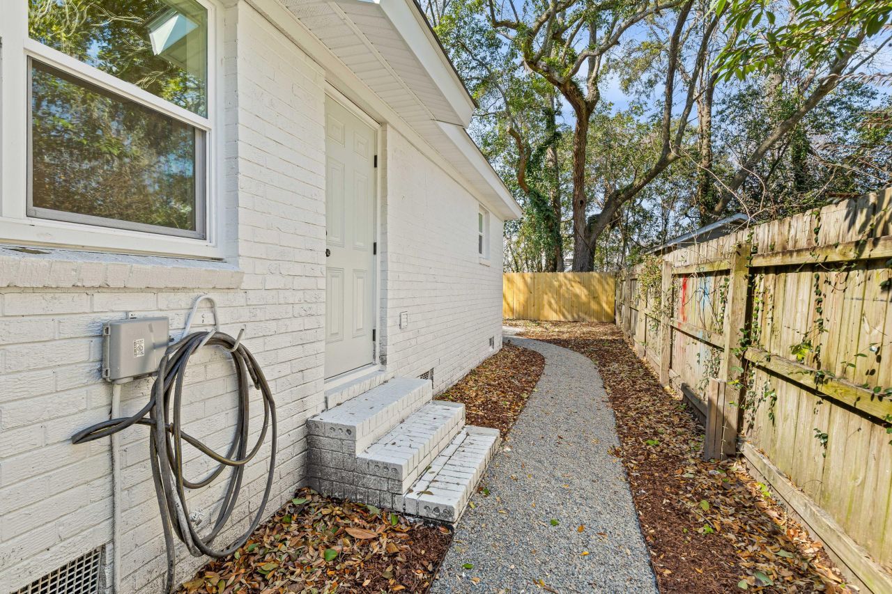 210 Live Oak Avenue Photo 16