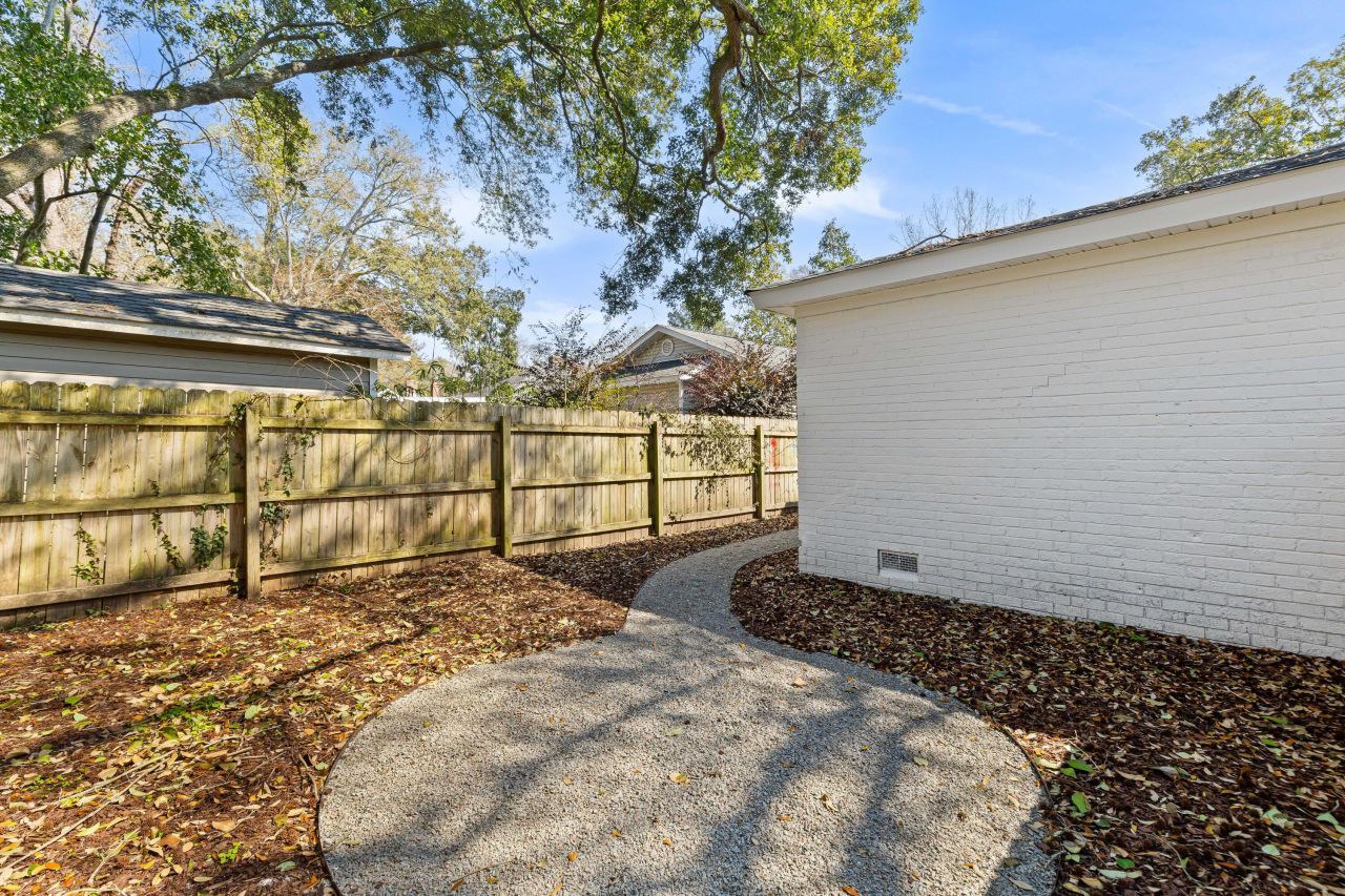 210 Live Oak Avenue Photo 17