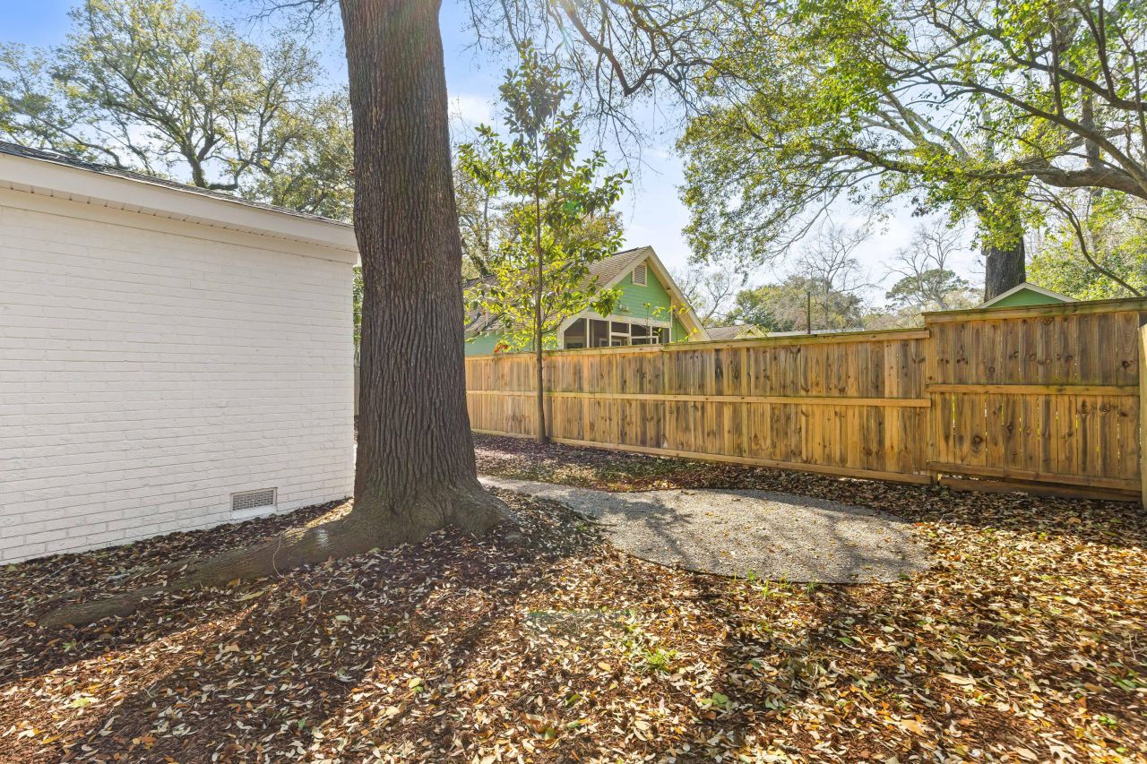 210 Live Oak Avenue Photo 36