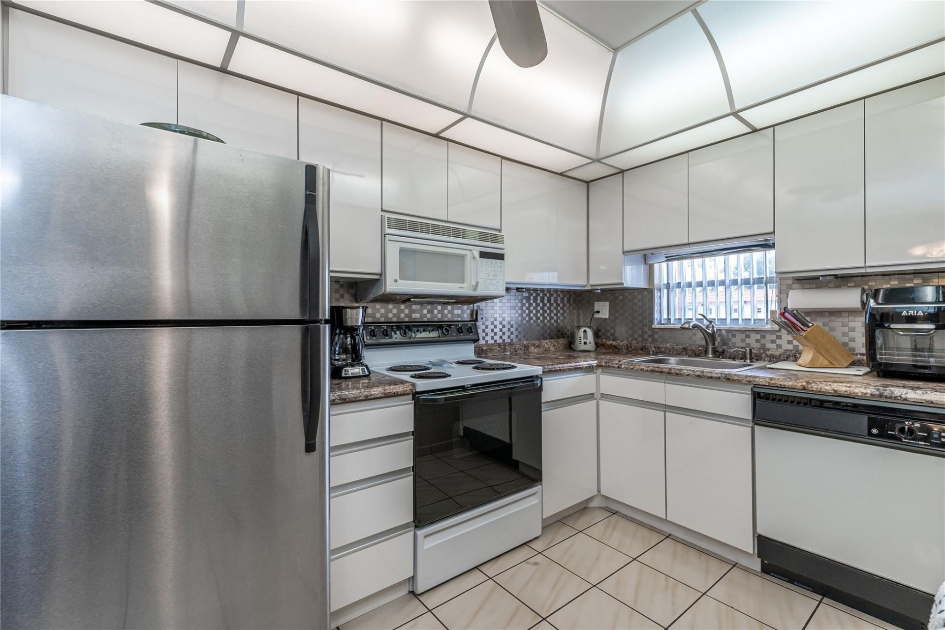 700 S Hollybrook Dr, Unit 304, Pembroke Pines, FL 33025 Photo